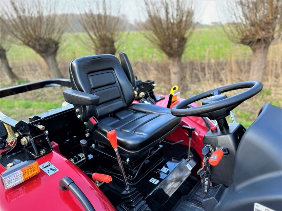 Afbeeldingen van Knegt 304G2 Tractor