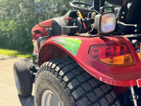 Afbeeldingen van Knegt 304G2E Elektrische Tractor