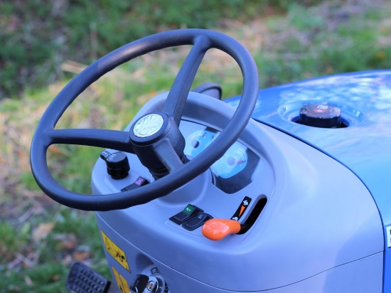 Afbeeldingen van New Holland Boomer 25 Tractor