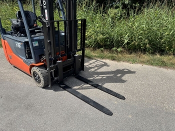 Afbeeldingen van Toyota heftruck 8FBE16T (3 wiel) s/n 12904