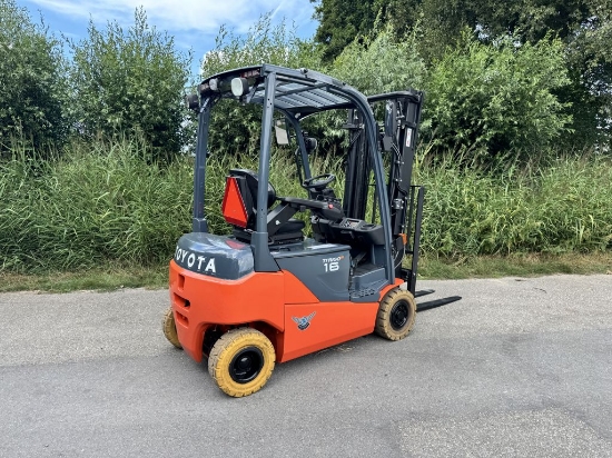 Afbeeldingen van Toyota heftruck 8FBMK16T (4 wiel) s/n 12904