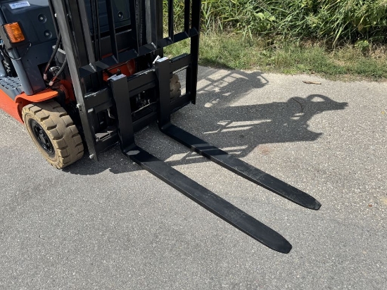 Afbeeldingen van Toyota heftruck 8FBMK16T (4 wiel) s/n 12904