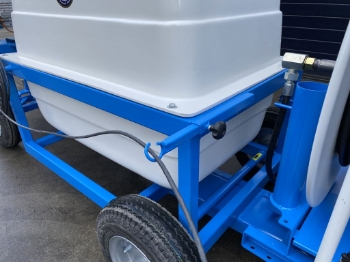Afbeeldingen van Spuitwagen 400T - Membraanpomp M35 30l/min~30bar - WCR (Draaibaar)