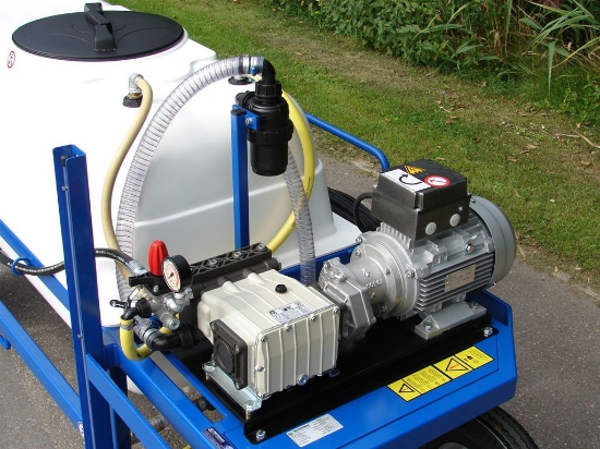 Afbeeldingen van Spuitwagen 600T - Plunjer Pomp P63 42l/min~50bar - Reductor