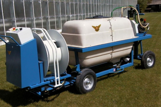 Afbeeldingen van Spuitwagen 600T Smal - Plunjerpomp P63 42l/min~50bar - WCR Draaibaar