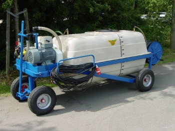 Afbeeldingen van Spuitwagen 1000T - Plunjerpomp P93 52l/min~50bar - Handhaspel 450mm