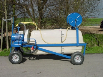 Afbeeldingen van Spuitwagen 1000T - Plunjerpomp P93 52l/min~50bar - Handhaspel 450mm