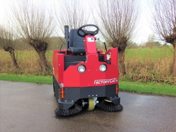 Afbeeldingen van Factory Cat TR Veegmachine