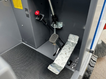 Afbeeldingen van Fiorentini 120E Veegmachine s/n 11188