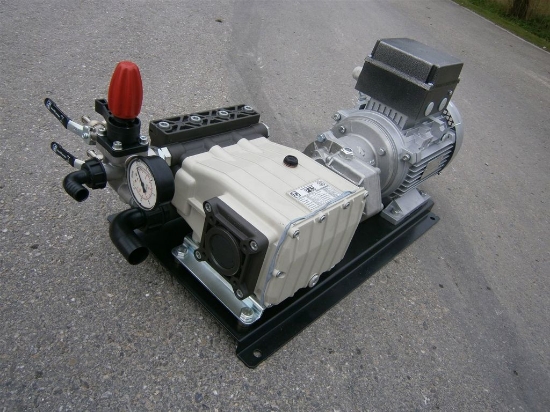 Afbeeldingen van Imovilli P63 Plunjer Pompset 42l/min~50bar 4,0kW 400V (Reductor)