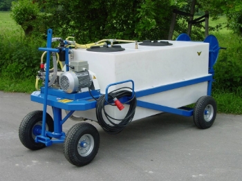 Afbeeldingen van Spuitwagen 800L-300L HDPE - Plunjerpomp P63 42l/min~50bar - Handhaspel 450mm