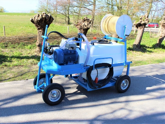 Afbeeldingen van Spuitwagen 400T - Plunjerpomp P93 70l/min~50bar - Handhaspel 450mm