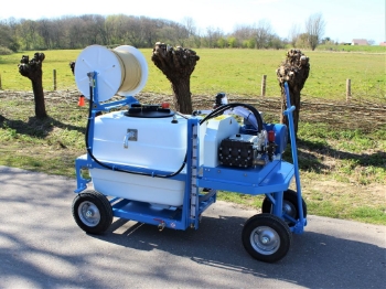 Afbeeldingen van Spuitwagen 400T - Plunjerpomp P93 70l/min~50bar - Handhaspel 450mm