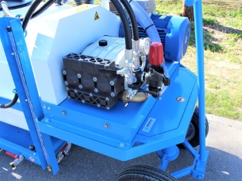 Afbeeldingen van Spuitwagen 400T - Plunjerpomp P93 70l/min~50bar - Handhaspel 450mm