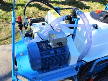Afbeeldingen van Spuitwagen 400T - Plunjerpomp P93 70l/min~50bar - Handhaspel 450mm