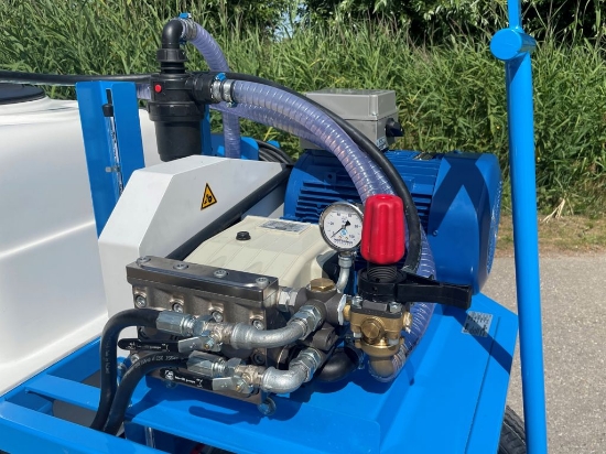 Afbeeldingen van Spuitwagen 400T - Plunjerpomp MP63 49l/min~80bar - 2x Handhaspel 450mm