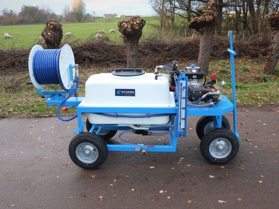 Afbeeldingen van Spuitwagen 200T - Plunjerpomp GM35 35l/min~50bar - Handhaspel 300mm (Draaibaar)