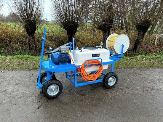 Afbeeldingen van Spuitwagen 200T - Plunjerpomp GM40 50l/min~50bar - Handhaspel 300mm (Draaibaar)