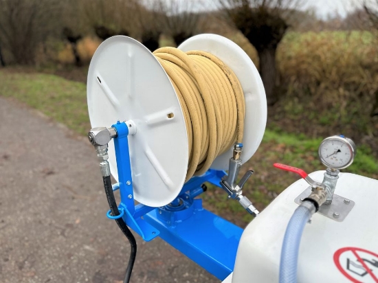 Afbeeldingen van Spuitwagen 200T - Plunjerpomp GM40 50l/min~50bar - Handhaspel 300mm (Draaibaar)
