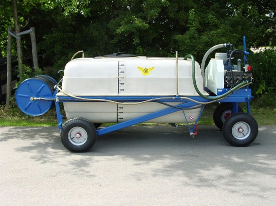 Afbeeldingen van Spuitwagen 1000T - Plunjerpomp P93 52l/min~50bar - Handhaspel 450mm
