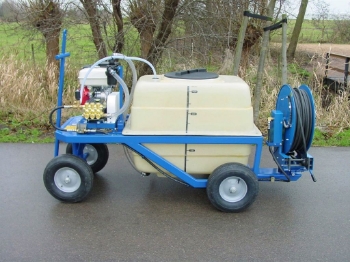 Afbeeldingen van Spuitwagen 400T - Honda + WS102 21 l/min~100bar - Veerhaspel Draaibaar
